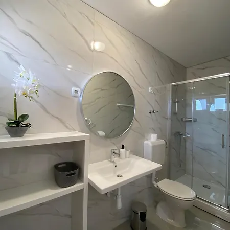 Juli - Modern Apartment