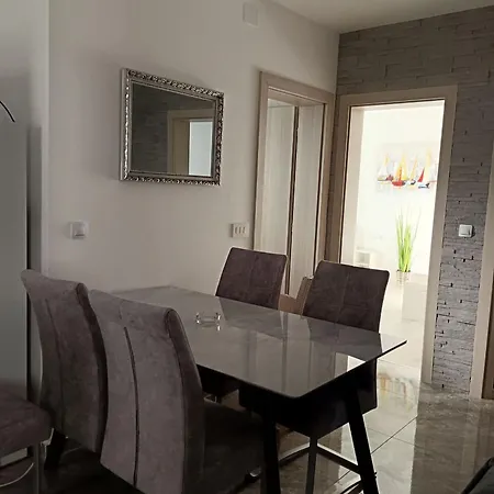 Juli - Modern Apartment